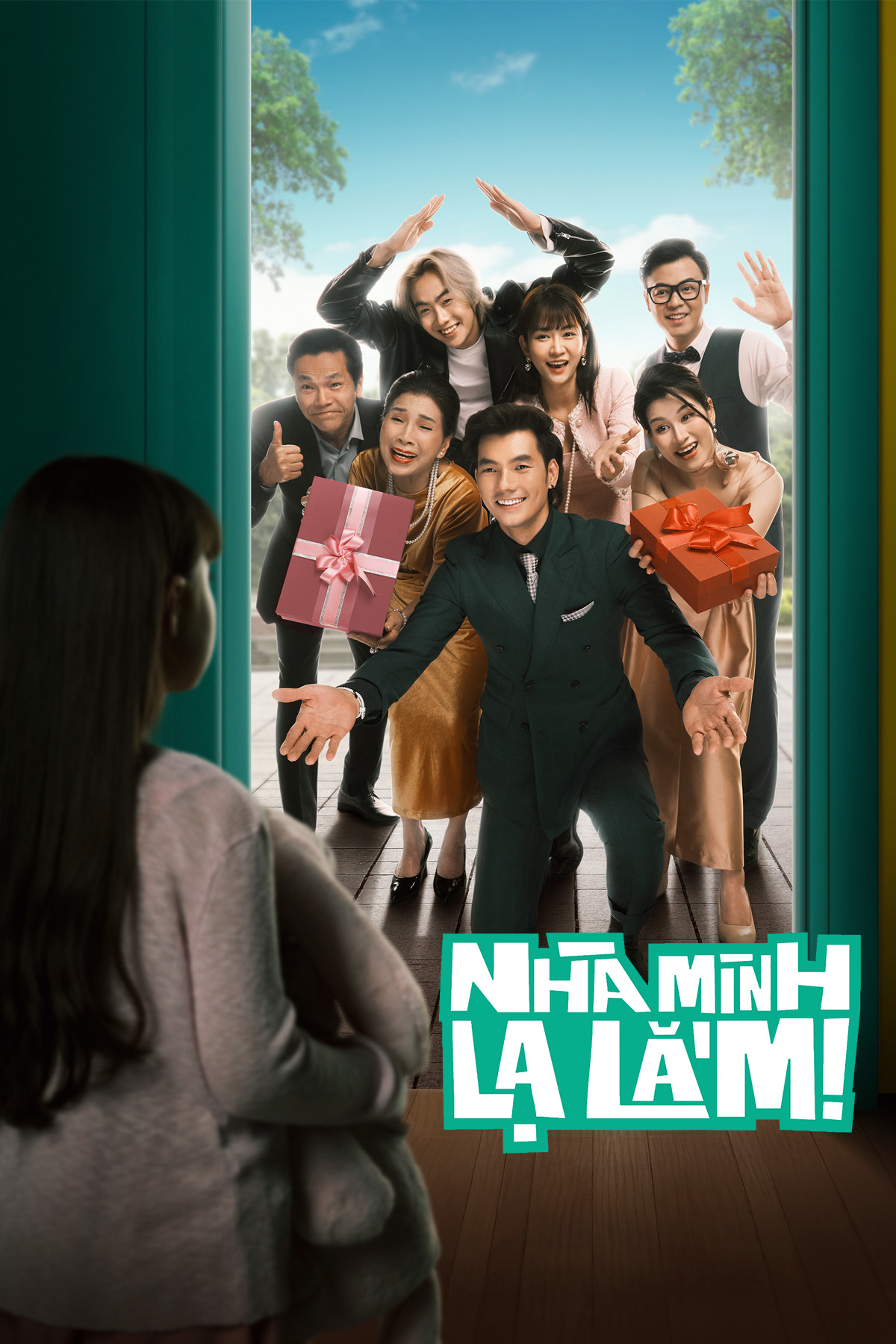 Nhà Mình Lạ Lắm